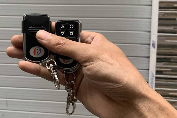 Dịch vụ làm remote và sửa khóa cửa cuốn Hạ Long