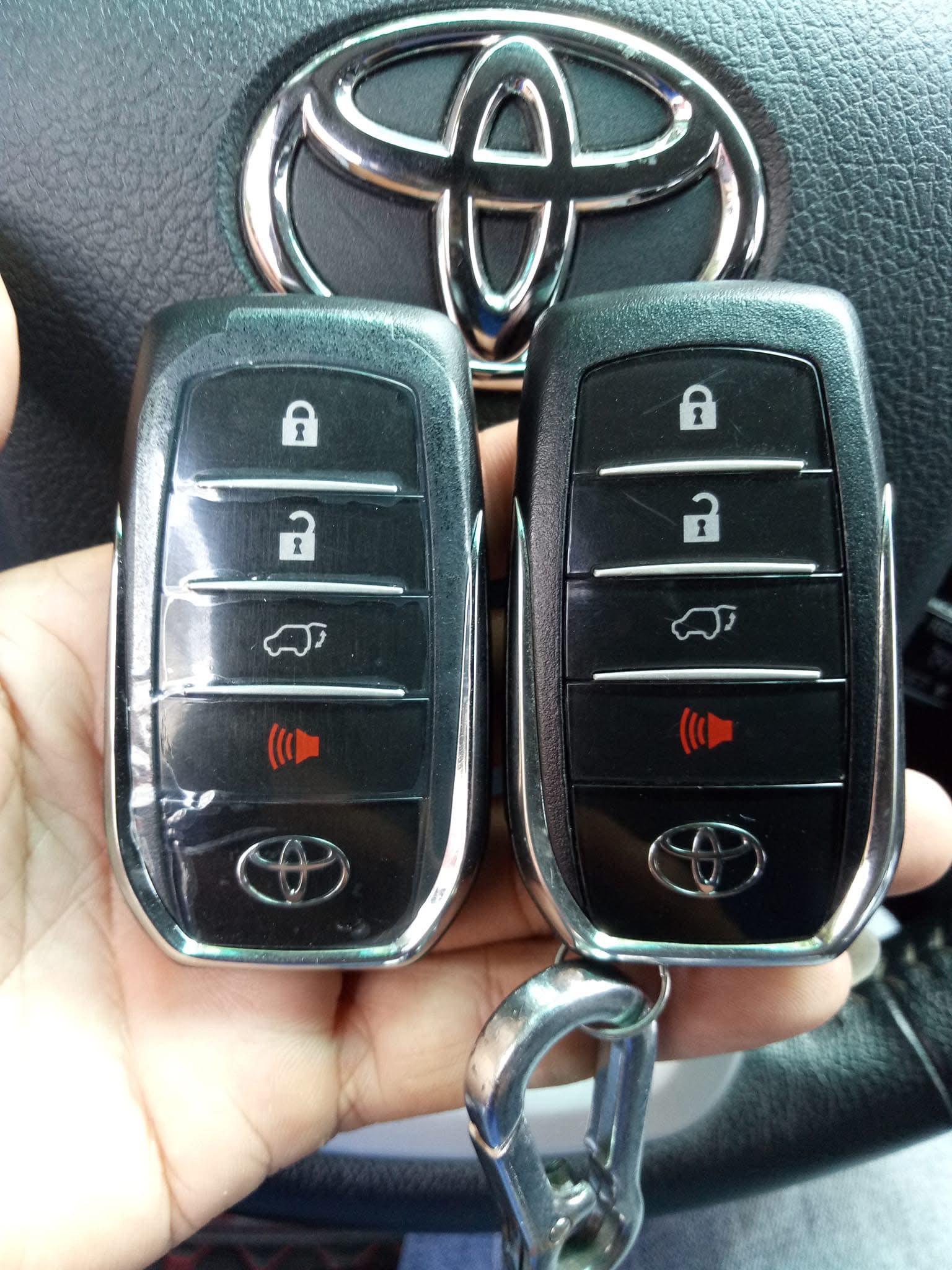 Quy trình thay pin chìa khóa ô tô Toyota